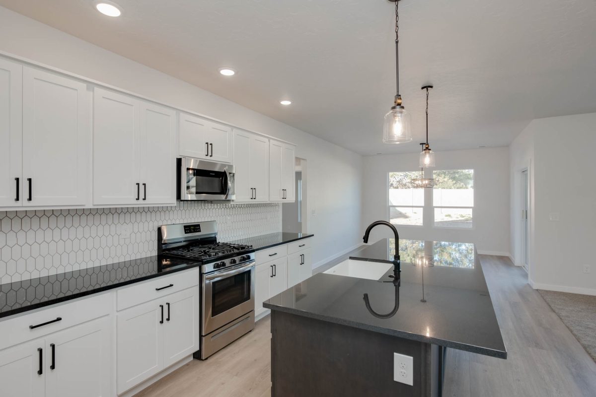 2023-assets-images-CBH homes-Malaspina Ranch-Monterey 2100-9